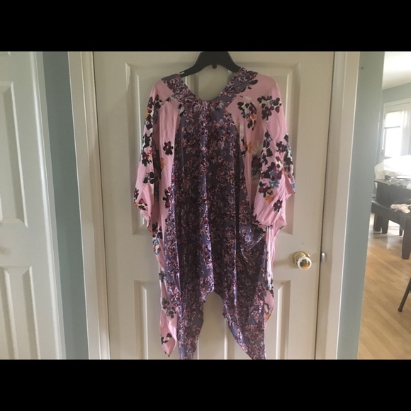 One Size Shawl - Picture 2 of 2